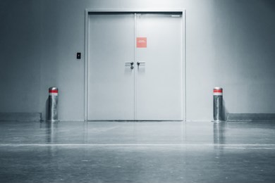淄博消防器材:鋼質(zhì)防火門出現(xiàn)了裂痕怎么辦？我來教你